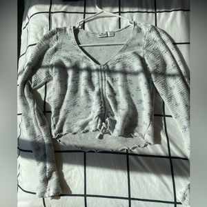 white and blue flower long sleeve, s